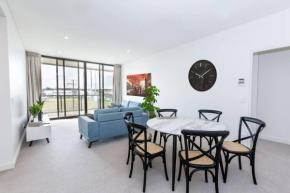 Trendy, Self Contained Inner City Apartment!!